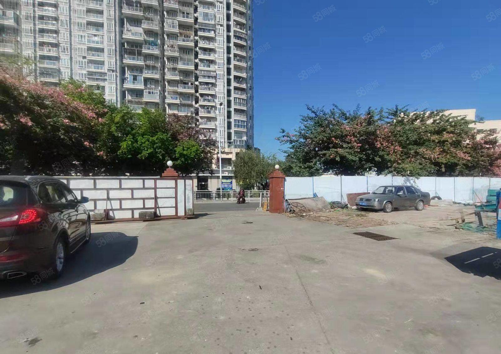 龙岗双龙地铁站附近独院空地出租2500平已硬化充电桩停车场等