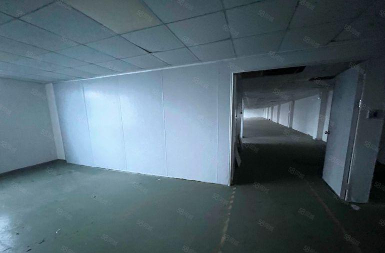 坂田五和地铁口原房东红本厂房700平方出租，拎包进驻！