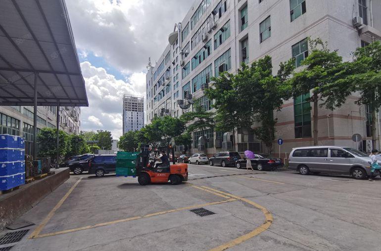 18元平湖华南城地铁口3000平厂房出租可办公仓库小面积分租