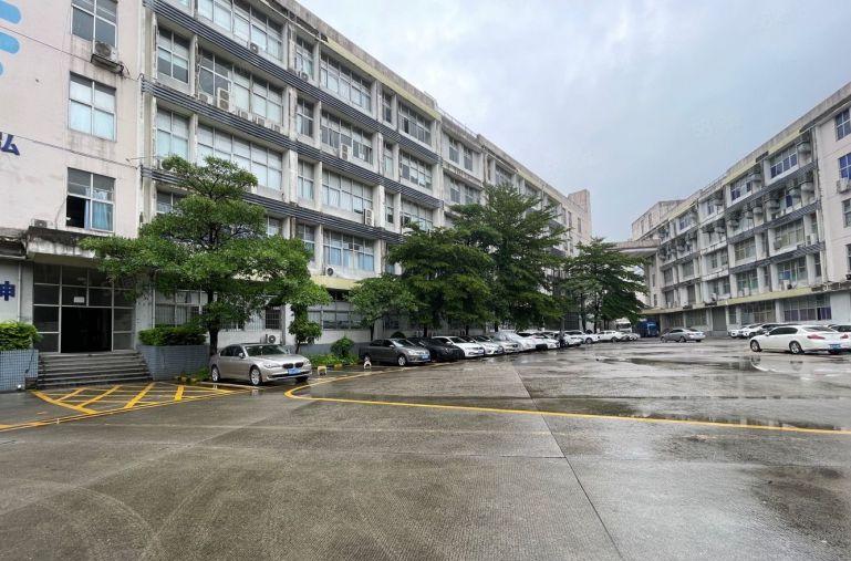 房东直租！横岗永湖地铁附近二楼三楼各2200平红本厂房出租