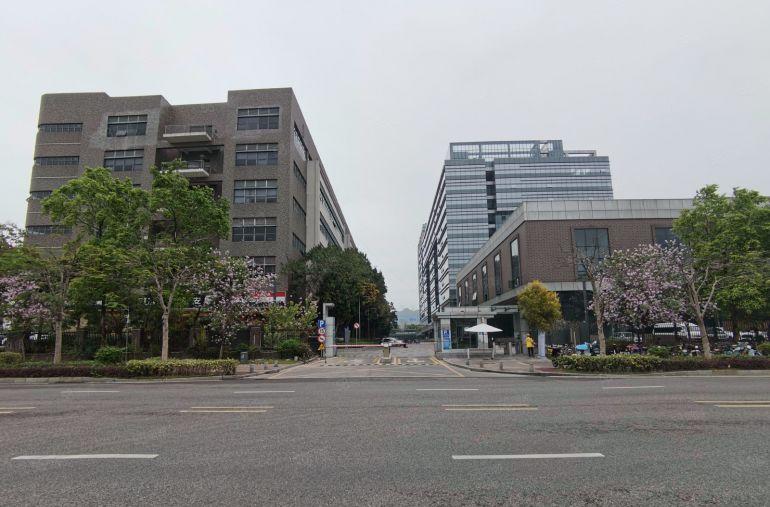 坂田地铁口科技园新出楼上精装修厂房办公室500平方出租