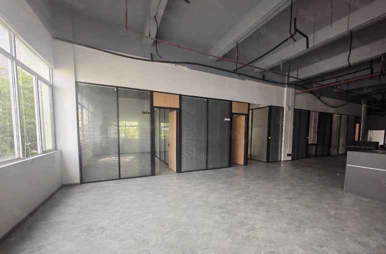 17元起租龙岗地铁口工业区新出一楼二楼1750平厂房出租分租