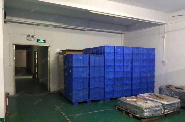 横岗四联地铁口附近新出楼上120平带精装修红本厂房出租