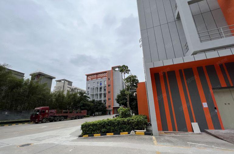 低价出深圳龙岗宝龙高新科技园整层厂房3000平方出租含税价