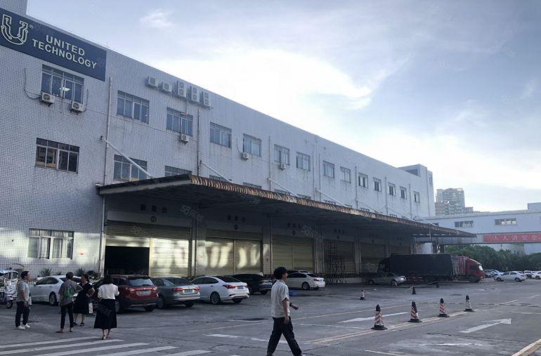 一房东带卸货平台！平湖华南城附近一楼5000平厂房仓库出租