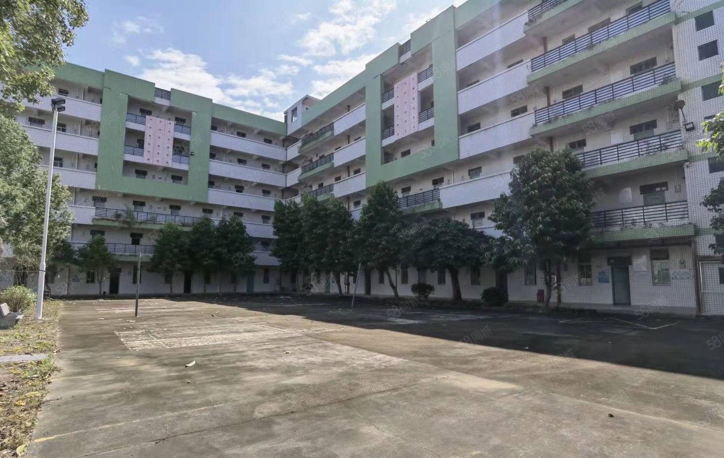 横岗六约工业区12000平独院厂房出租，可办环评，可分租