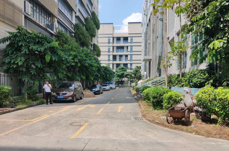 六约地铁口1000平地坪漆仓库厂房低价出租，300平起分租