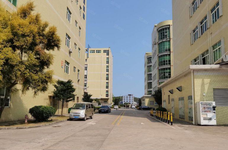 19元起租龙岗宝龙地铁口工业园一楼二楼2250平厂房出租分租