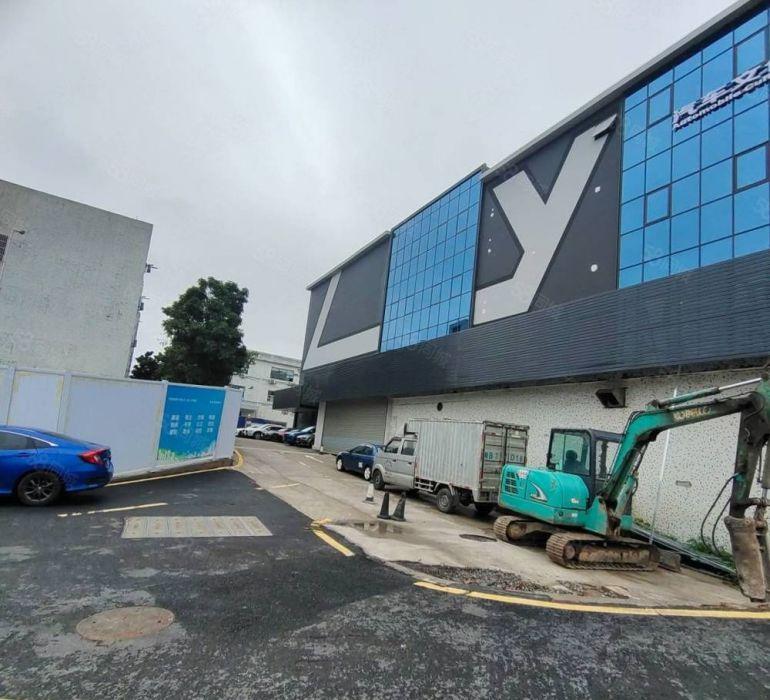 横岗荷坳汽车城，现成精装修，适合4S店汽修贴膜等行业