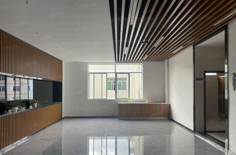 2000平米地铁口楼上带精装修办公室厂房出租水电齐全