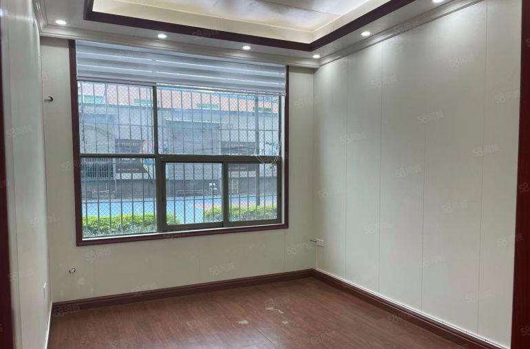 双地铁口 569平精装办公 行业不限 领包入住