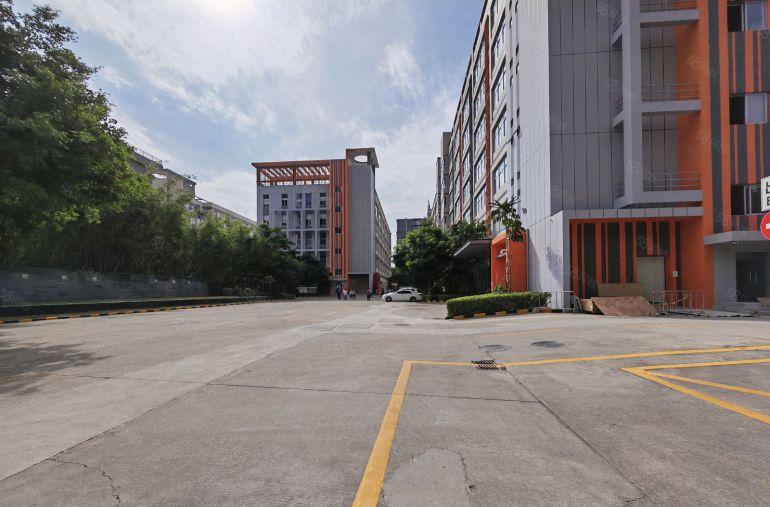 龙岗南联地铁站楼上500平方精装修办公室厂房仓库出租