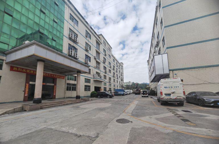 深圳龙岗区平湖上木古地铁口厂房出租一楼2000平红本原房东租