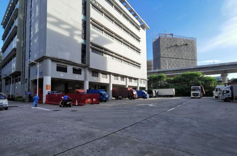 坂田大型物流园整层2600平5吨货梯超大空地卸货平台大小可分