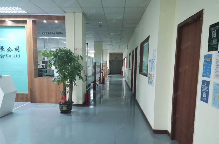 龙岗宝龙地铁站楼上800平原房东精装修办公研发设备厂房出租