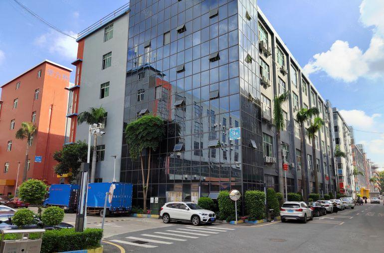 南联地铁口电商孵化基地，精装修办公室加仓库，200平起低价租