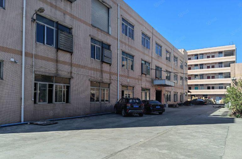 平湖独院新出一楼1000平方厂房仓库出租可分租空地大交通便利