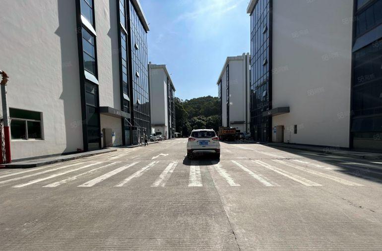 龙岗龙城广场地铁站旁产业园1楼1000平带装修办公室厂房出租