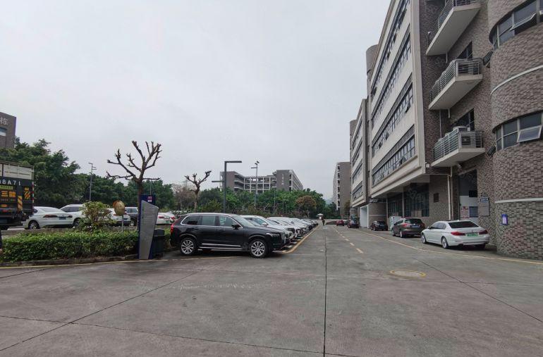 坂田地铁口科技园新出楼上精装修厂房办公室500平方出租