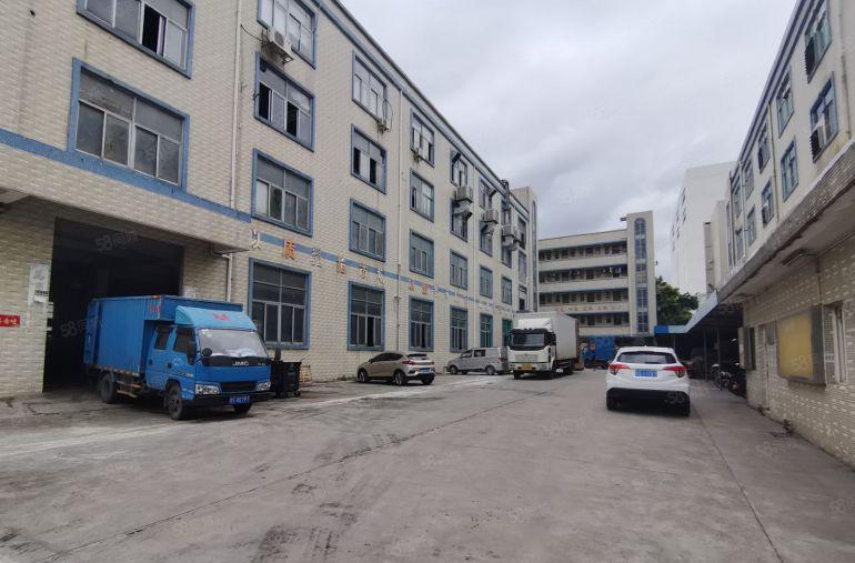 特价16块 平湖辅城坳独院4楼厂房出租1080平大小分租仓库