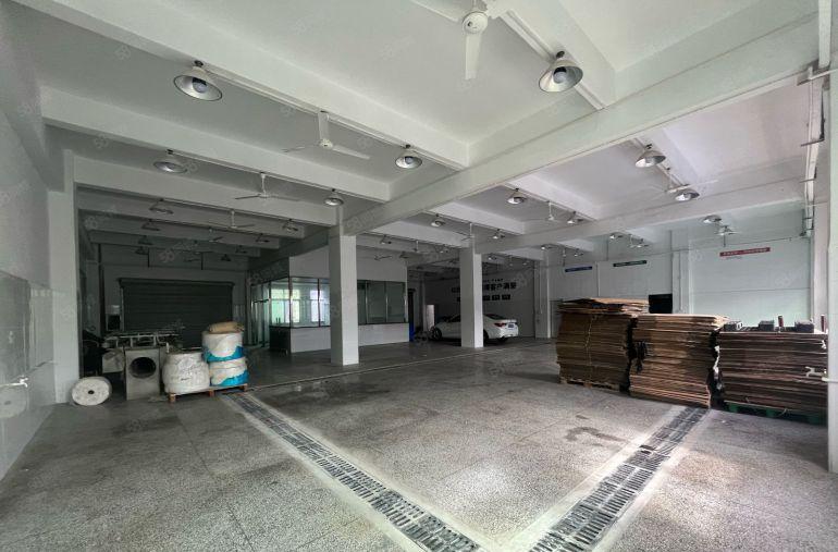 横岗六约地铁口附近工业区招租1楼500平方带水电装修，好进出