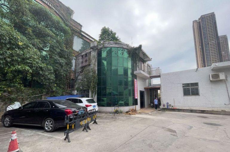 横岗特价20元地铁站独门独院 房东直租空地8000平 大路旁