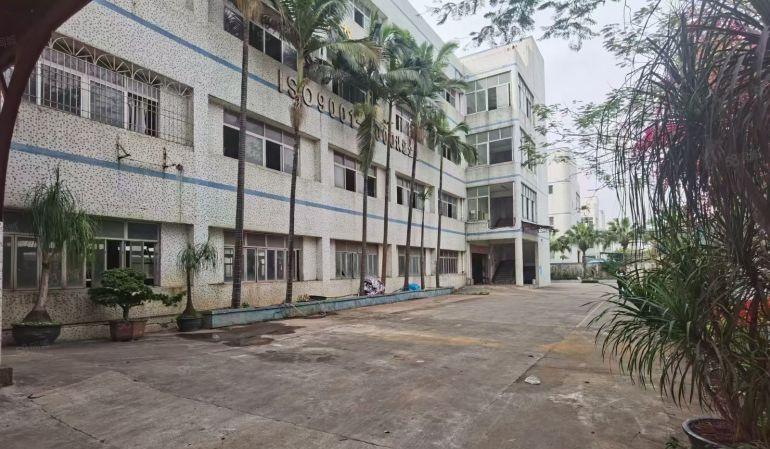 平湖辅城坳工业区独门独院厂房四层楼5600平米招租园区带花园