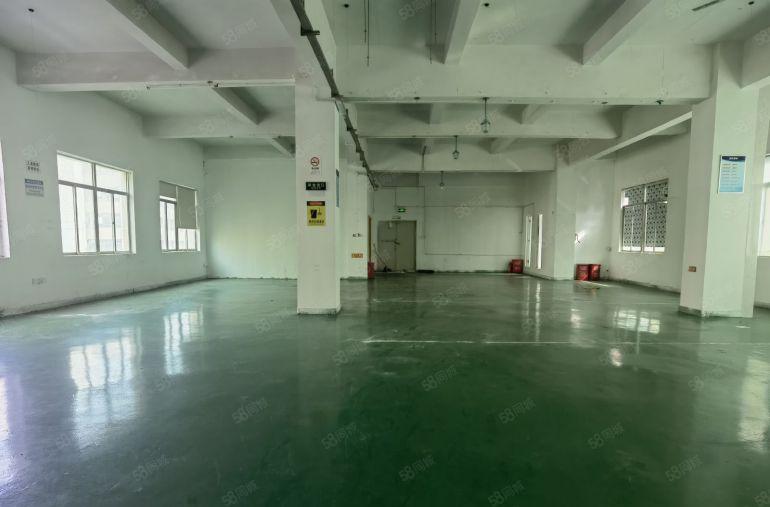 龙岗南联地铁低价出租，厂房出租二楼960平精装修水电是现成的