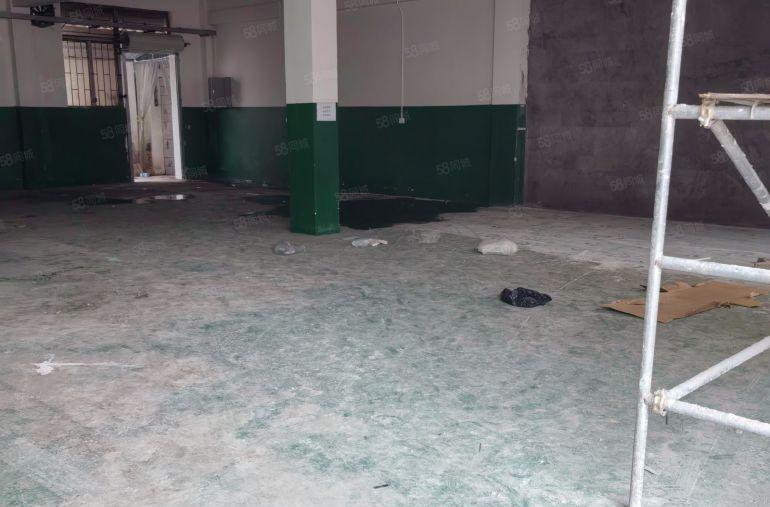 特价出租平湖丹平快速边上一楼320平米厂房仓库出租水电齐全。