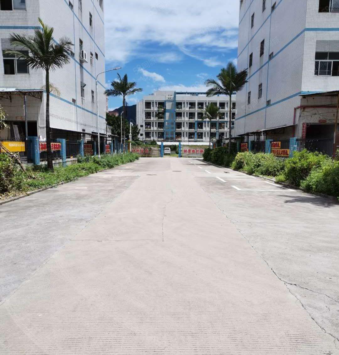 坪地外环高速路口附近楼上550平精装修厂房出租