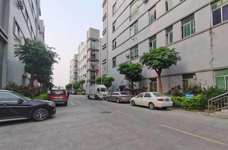 平湖辅城坳工业区原房东5000平厂房出租可办环评大小面积可分