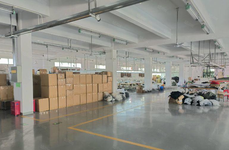 平湖新出二楼1680平方带现成装修厂房仓库出租可分租交通方便