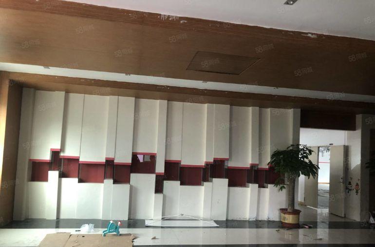 出租龙岗坂田上雪科技园星道工业园5楼厂房880平，带装修