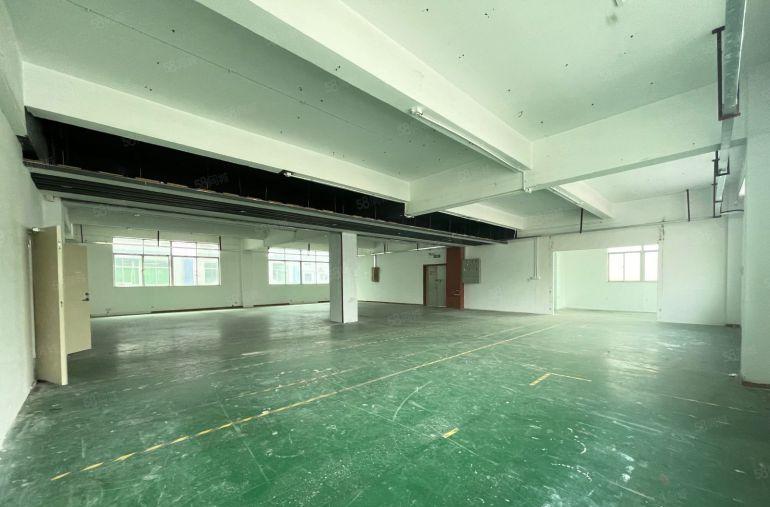 坂田主干道现成精装修1500平仓库加办公出租！使用率8成