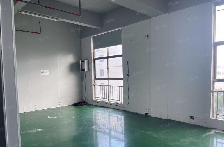 坪地同富裕工业区楼上新出1000平现成装修实际面积厂房出租