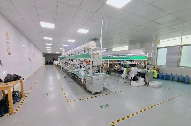 原房东直租平湖工业园1200平带精装修厂房出租可分租车位充足