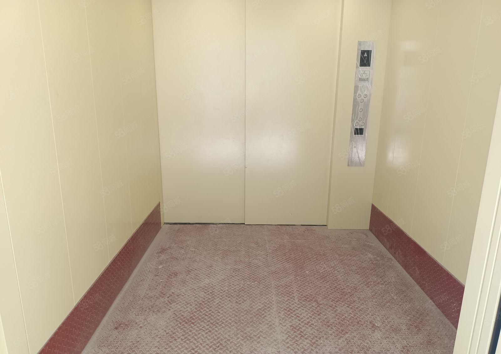 平湖富民工业区1000平方精装修厂房仓库出租(大小可分租)