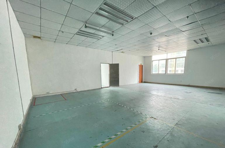 平湖新出独门独院1000平原房东带红本厂房出租，带现成办公室