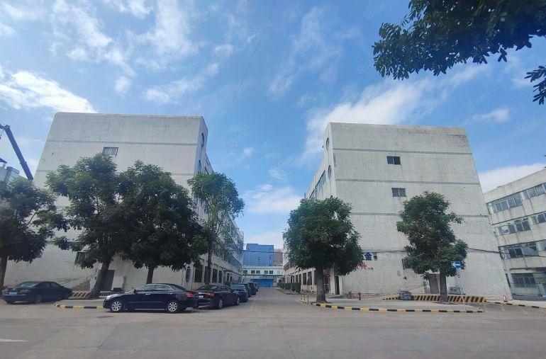 4百平起租平湖工业园楼上1800平办公室厂房仓库出租水电齐全