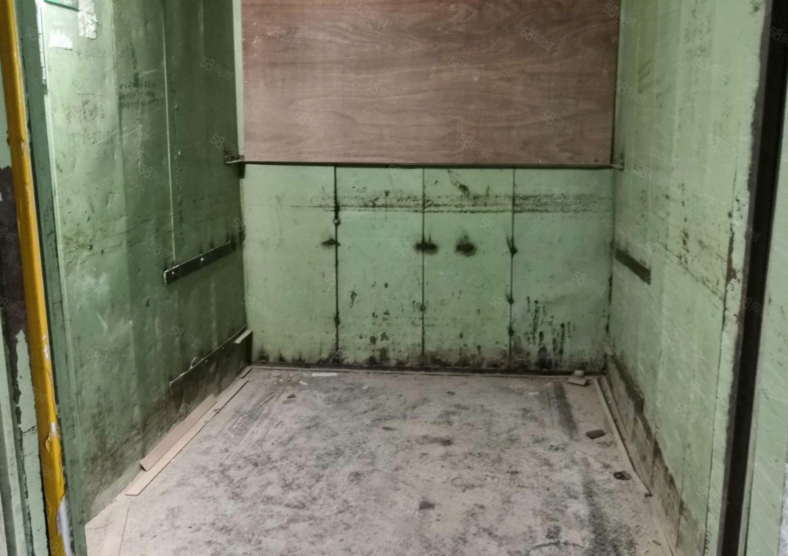 龙岗同乐15元厂房楼上单层2000m2二台二吨电梯可分租