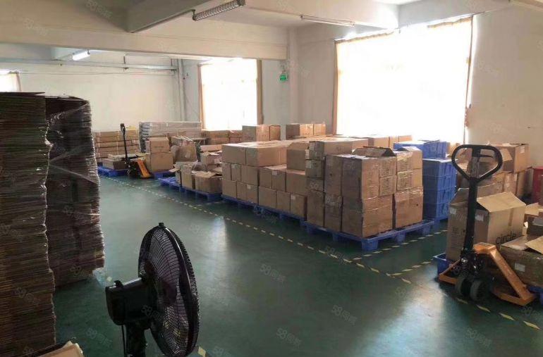 横岗四联地铁口附近新出楼上120平带精装修红本厂房出租