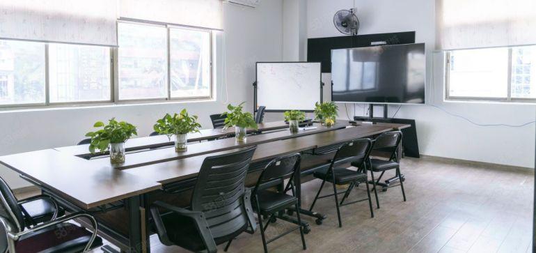 横岗六约地铁口附近电商园2楼500平方精装修办公室厂房可分租