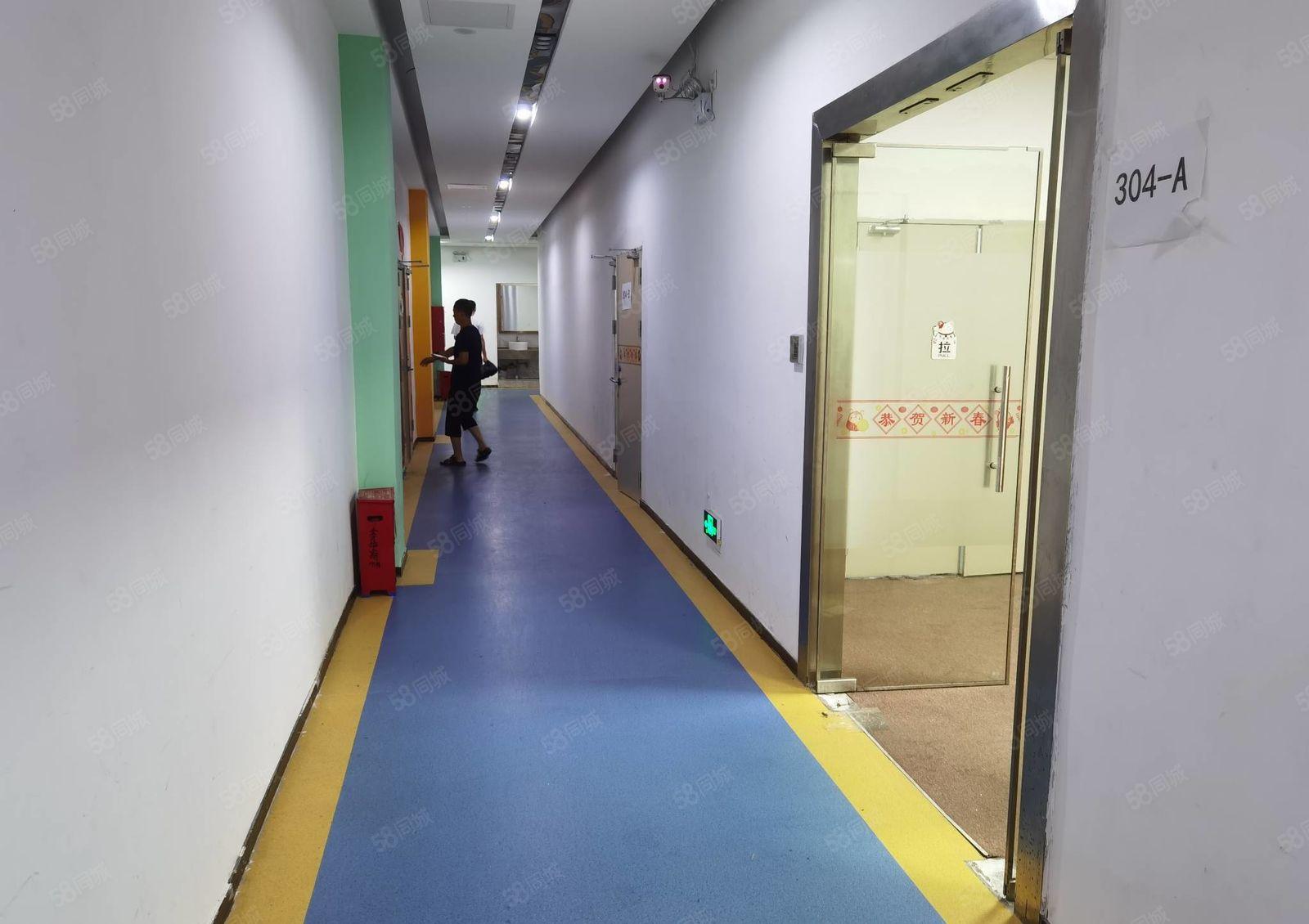 坂田杨美地铁口带装修办公出租 实图拍摄