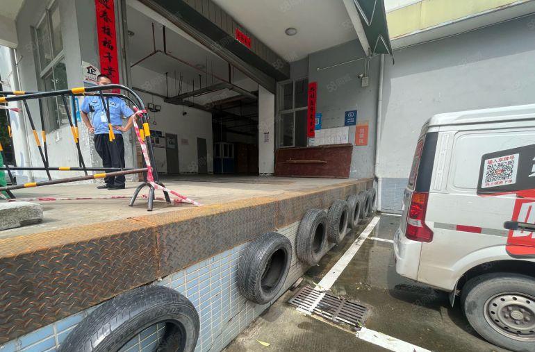 横岗永湖地铁出租一楼带卸货平台1000平方，可分500平方