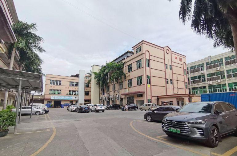 平湖高速口辅城坳原房东1楼3楼各1200平厂房仓库出租可环评