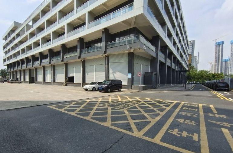 空地大带卸货平台龙岗宝龙比亚迪旁2000平方1楼厂房仓库出租