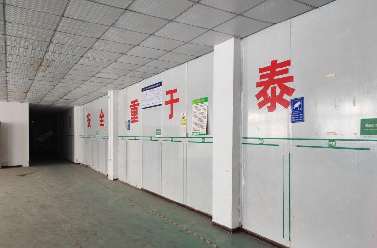 深圳龙岗区平湖白泥坑海吉星附近厂房出租二楼800平方有小冷库