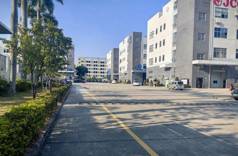 龙岗宝龙地铁口高新科技园原房东红本厂房仓库10000平可分租