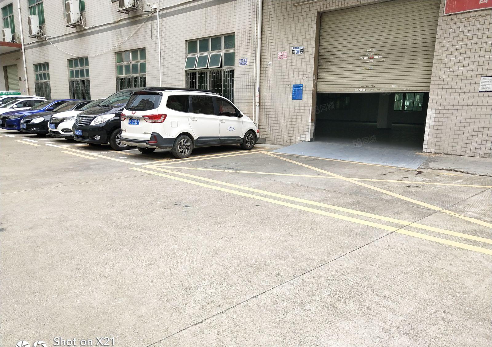 平湖华南厂房一二楼2300平米，二楼1150平米