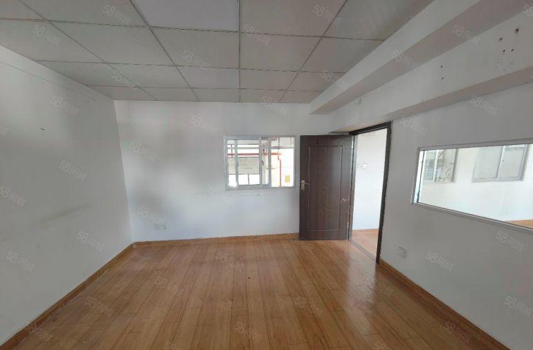 龙岗地铁口 一楼独院596平5米层高    超大空地